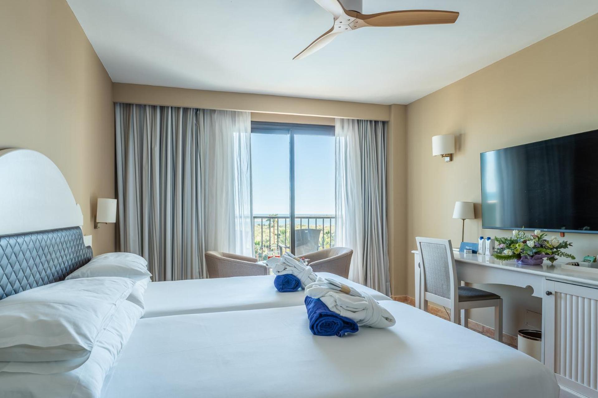Superior Twin Room Pool View