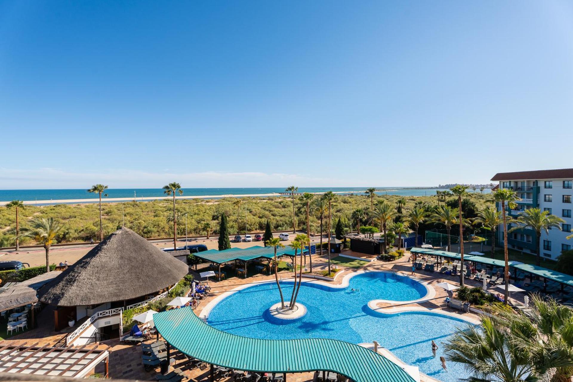 Superior Twin Room Pool View